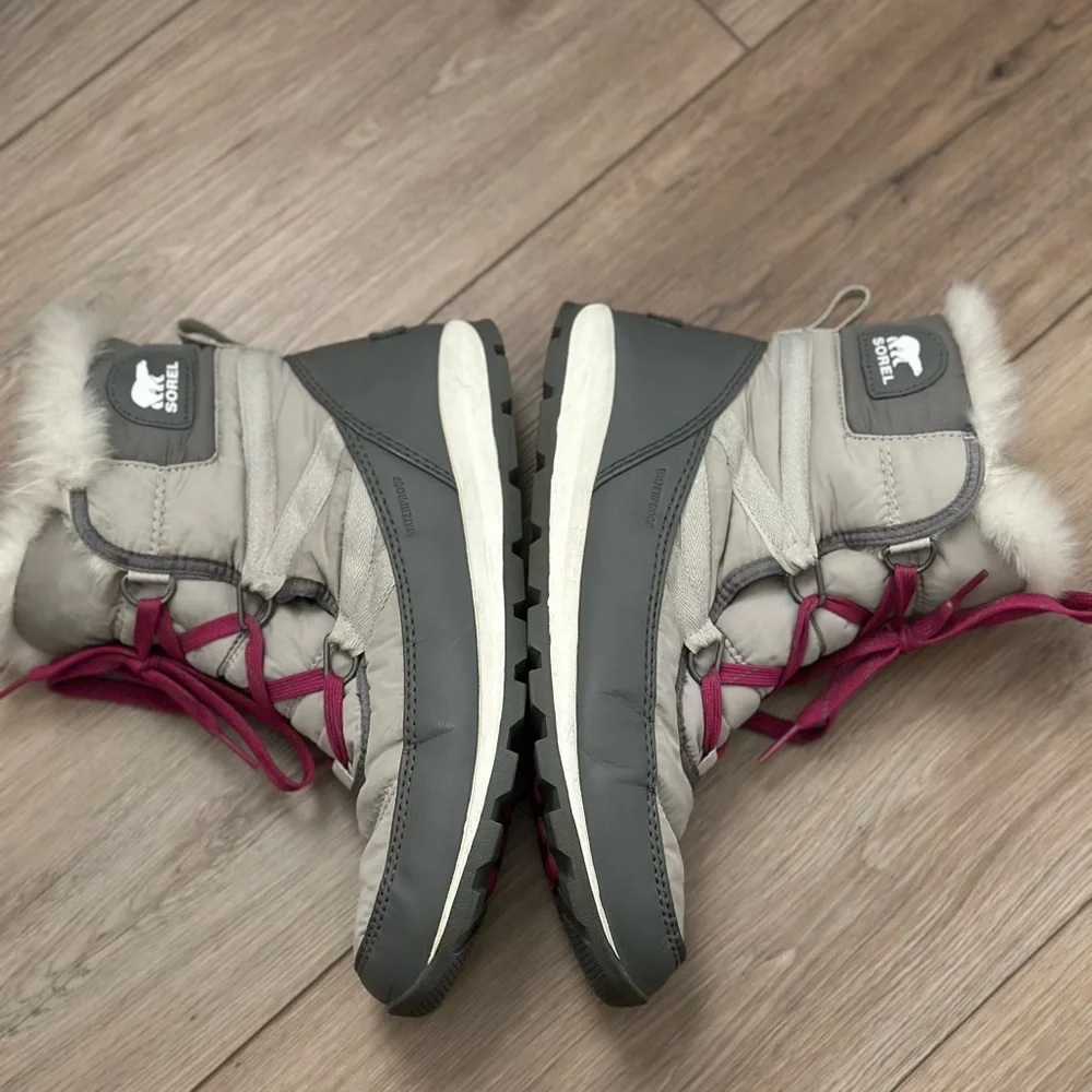 Sorel Whitney Short Lace Winter Boots in Gray and Magenta laces - Picture 3 of 8